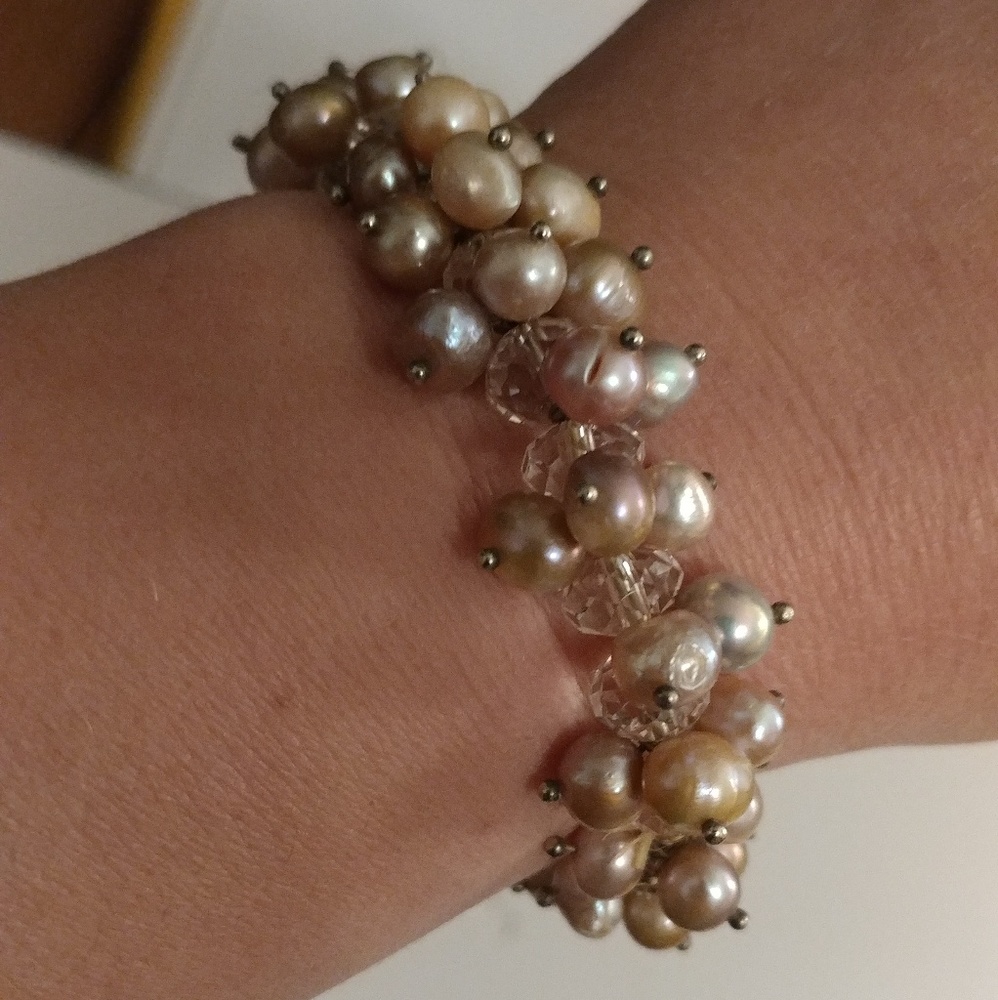 Light pink freshwater pearl stretchy bracelet